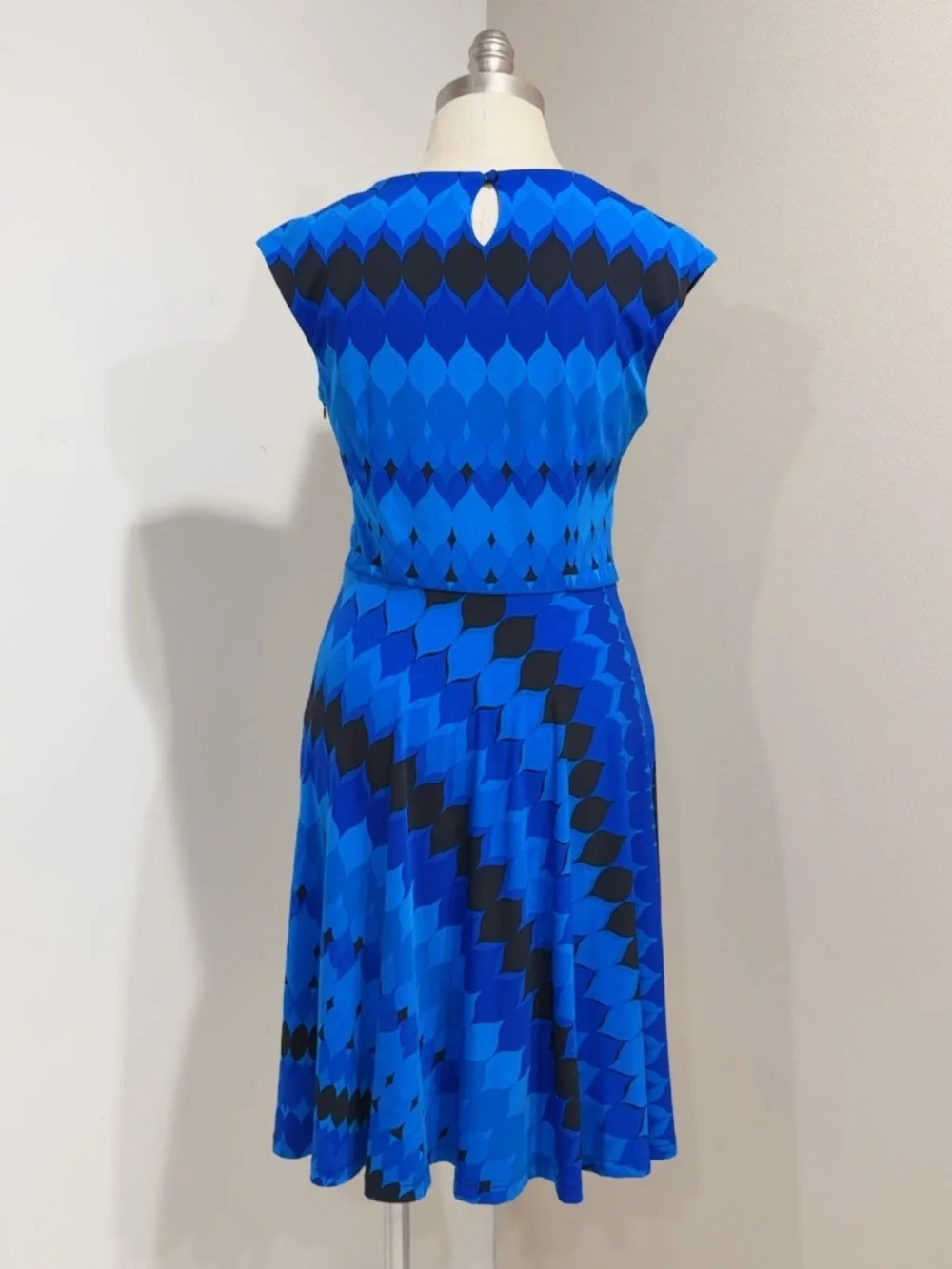 R&K Women's Blue Geometric Cap Sleeve Scoop Neck Fit & Flare Dress Size S - Picture 2 of 5